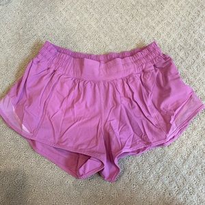 Lululemon Hotty Hot 2.5in Low Rise Size 6